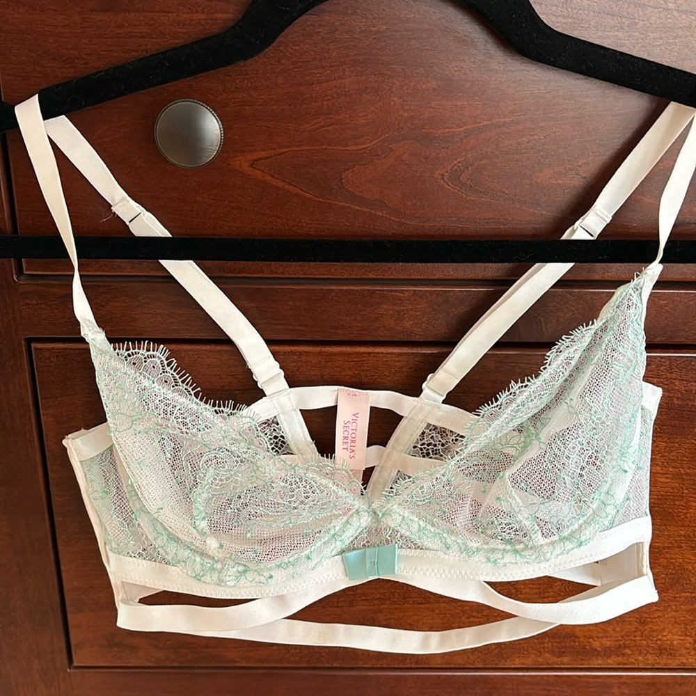 VS lace bra with zip closure 34B